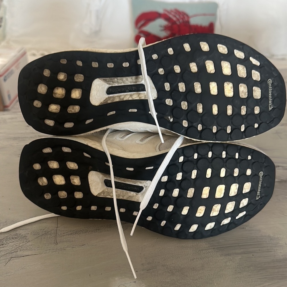 Adidas Ultraboost Tennis Shoe White - Picture 11 of 11